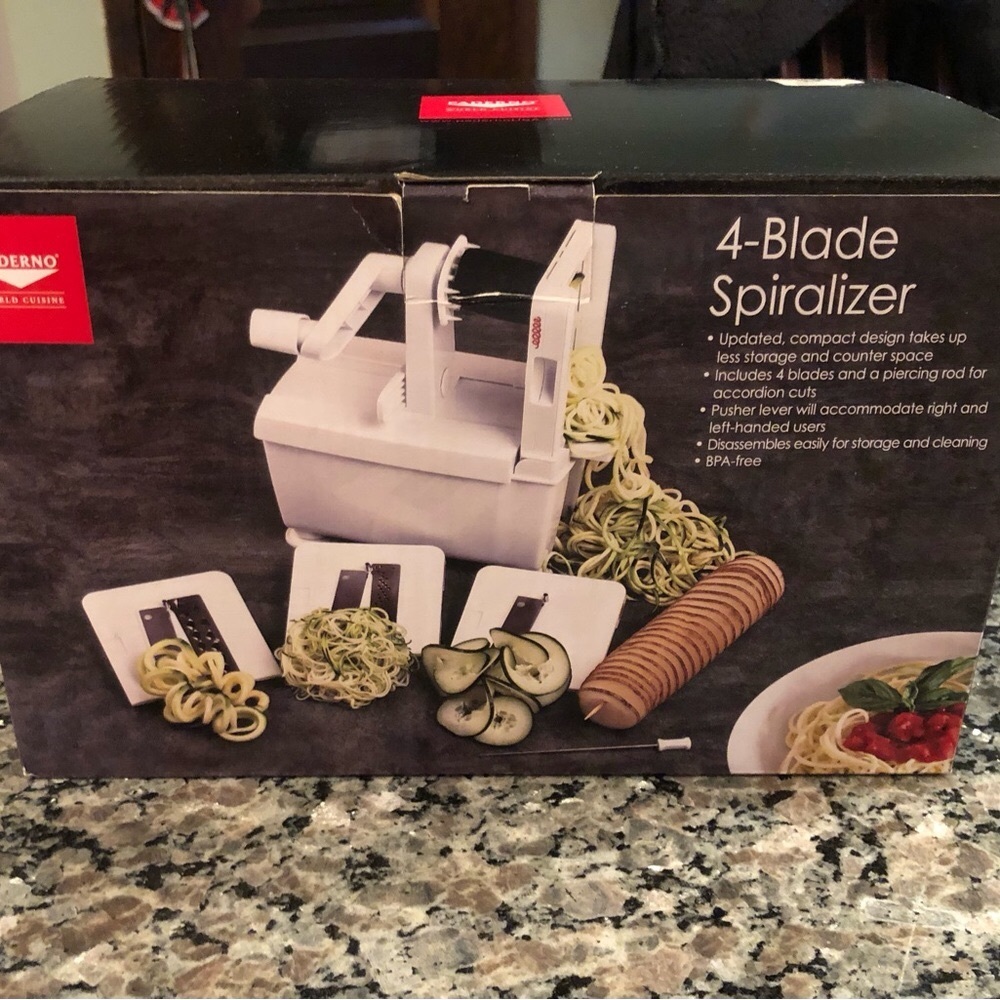 NIB Paderno World Cuisine 4-Blade Spiralizer